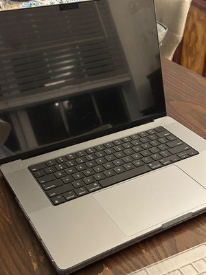 Apple 2023 MacBook Pro 16'' M2 Pro (19-Core GPU) 16GB RAM 512 SSD AC+ - Very good