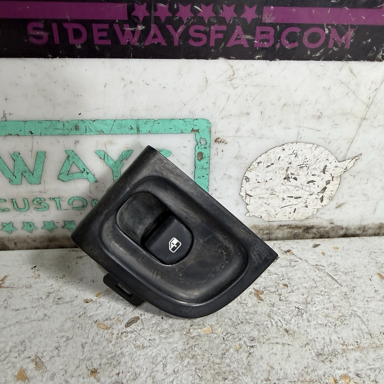 04-08 Maserati Quattroporte Right Rear Door Window Switch M139