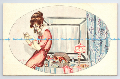 R779339 Woman Sitting on the Table C E N V