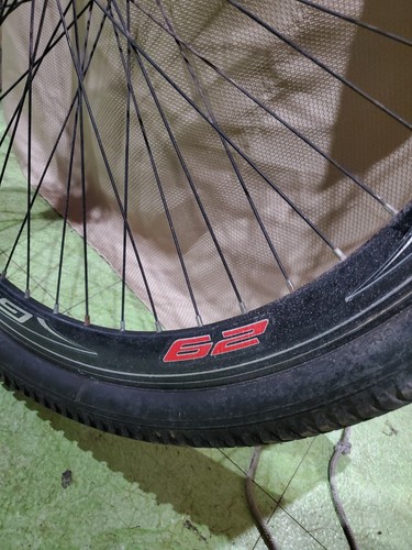 29" Genesis Mountain Bike Rim & Tire Inflated Good Tube - Picture 3 of 4