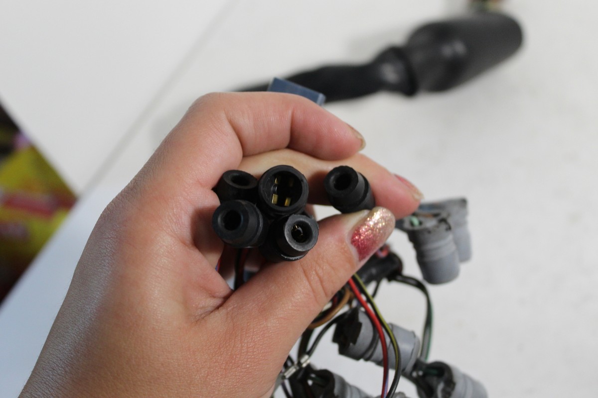 KAWASAKI NINJA ZX900 GAUGE METER INDICATOR PILOT SOCKET WIRE