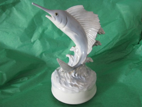 SWORDFISH-Porcelain Music Figurine Play's Bobby Darin's " Beyone The Sea" - Picture 4 of 12