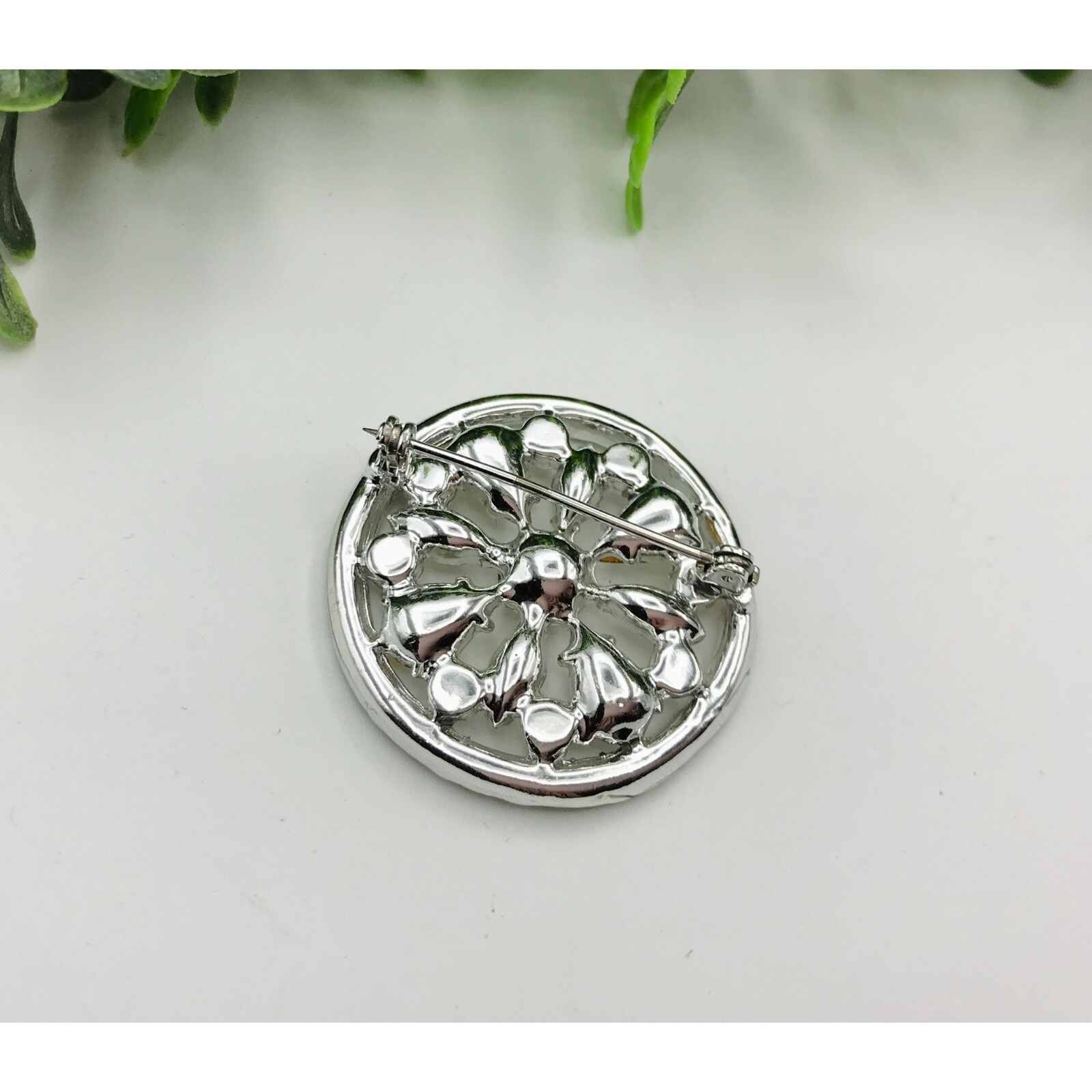 Rhinestone brooch circle shape - image 3