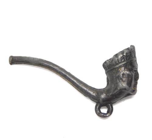 1924 CRACKER JACK PRIZE PIPE NATIVE AMERICAN INDIAN CHIEF HEAD METAL CHARM BLACK - Picture 3 of 4