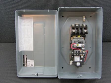 Square D 8903LXG20V04 Multi-pole Mechanically Held AC Lighting Contactor