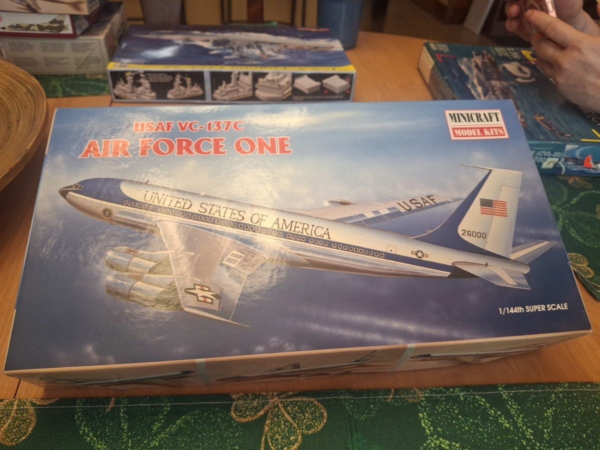 【MINICRAFT】1/144 AIR FORCE ONE VC-137C Minicraft 1/144 VC-137C, by John Kauck