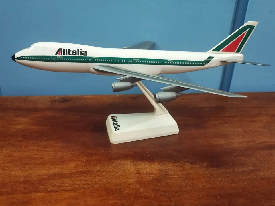 MODELLINO AEREO ALITALIA BOEING 747-200 PLASTICA SCALA 1/250 VINTAGE - JUMBO JET - Immagine 3 di 4