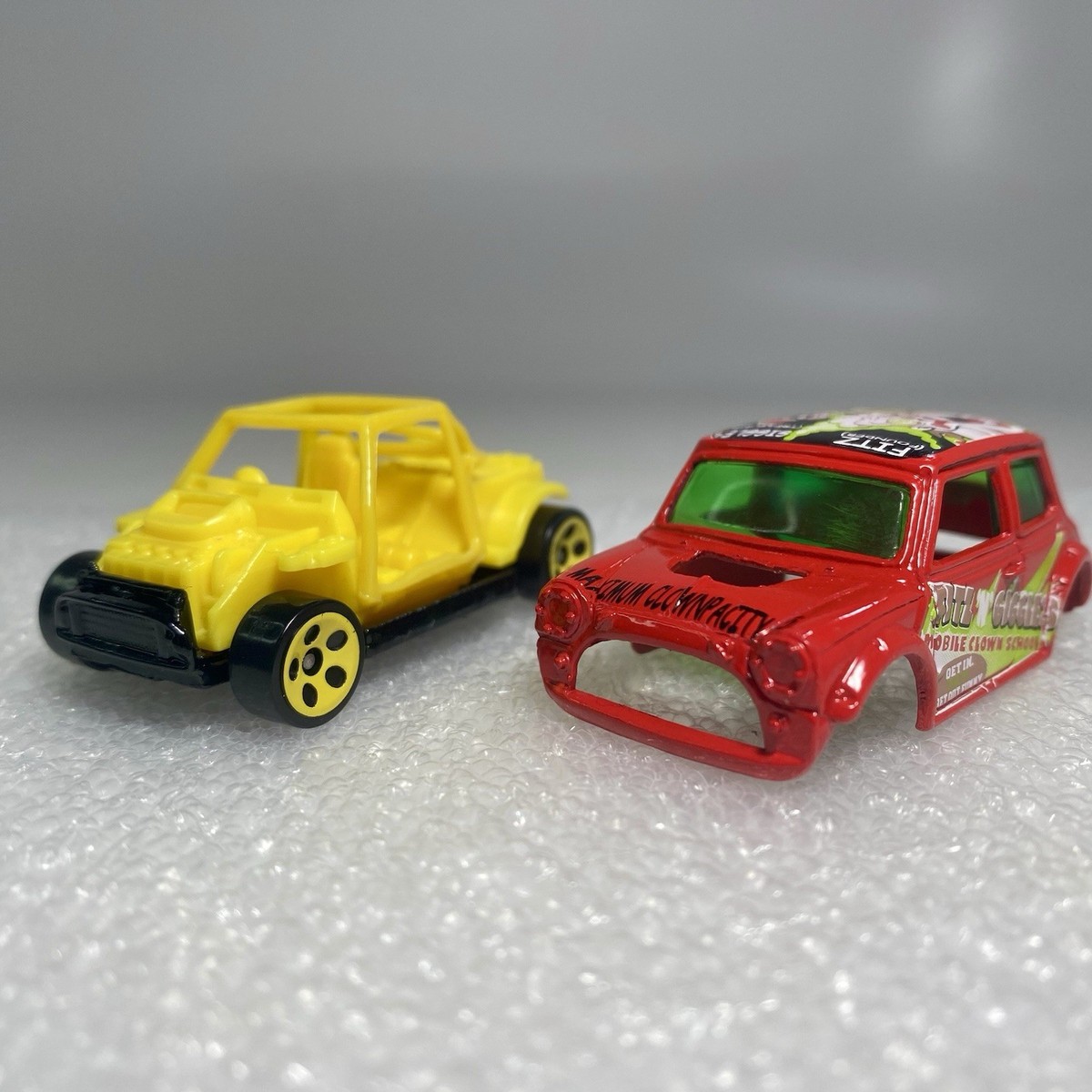 2004 Hot Wheels Morris Mini Cooper 1:64 Diecast #96 Crazed Clowns