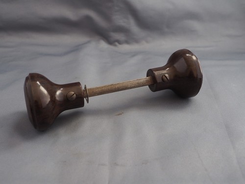 Vintage Bakelite Door Knobs with spindle - Afbeelding 1 van 3