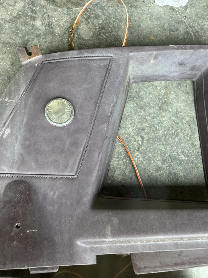 81-88 蒙特卡罗内部后上帆四分之一窗面板一对-MAROON — 第 3/4 张图片