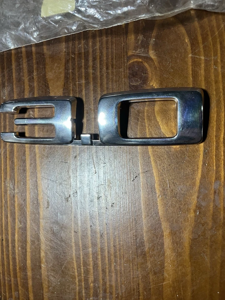 Original BMW E3 3.0 Emblem Model 3.0 Liter Bavaria New In Pack - Image 2 of 4
