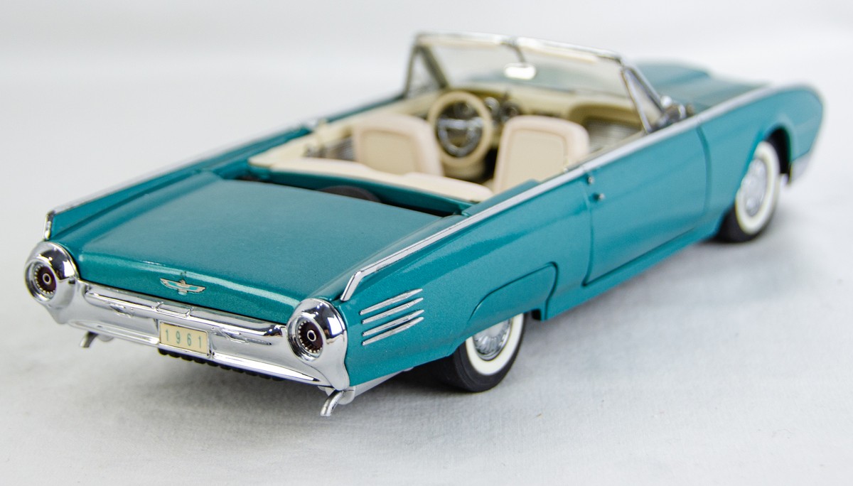Danbury Mint 1:24 Scale 1961 Ford Thunderbird Convertible