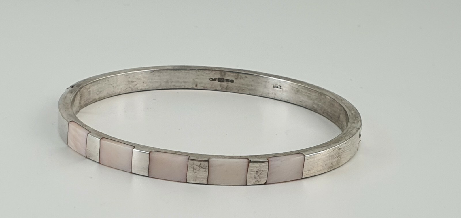 Photo 2 of Sterling Silver 925 Bangle Bracelet With Mother Of Pearl 12g B39