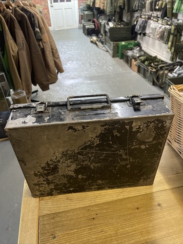 Genuine British Army AFV/MT Large First Aid Kit Medical Tin & Some Content 1970s - Picture 14 of 14