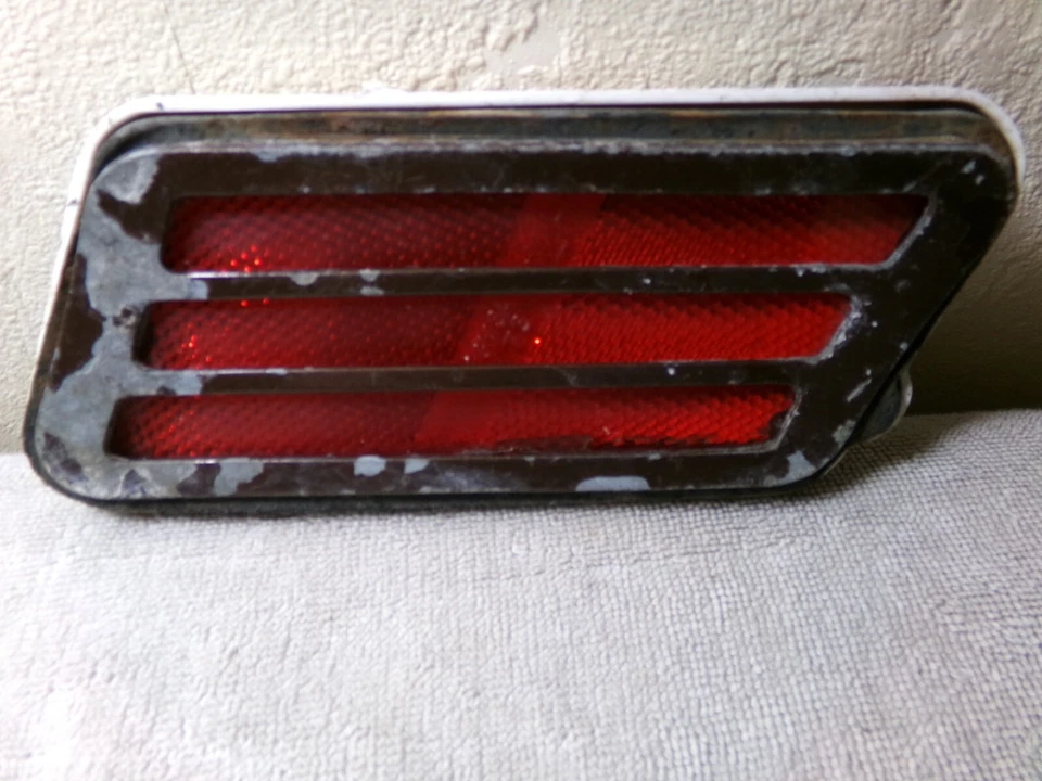 Rear side marker lens, left side, fits 1973 Oldsmobile Cutlass, 442 - Image 2 of 3