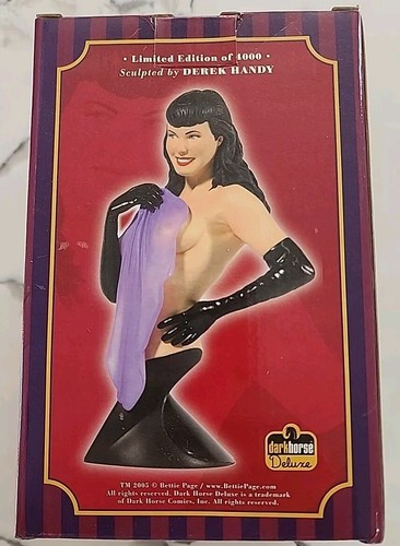 Darkhorse Deluxe Bettie Page Mini Bust 2005 Limited Edition #0055/4000 - Picture 3 of 12