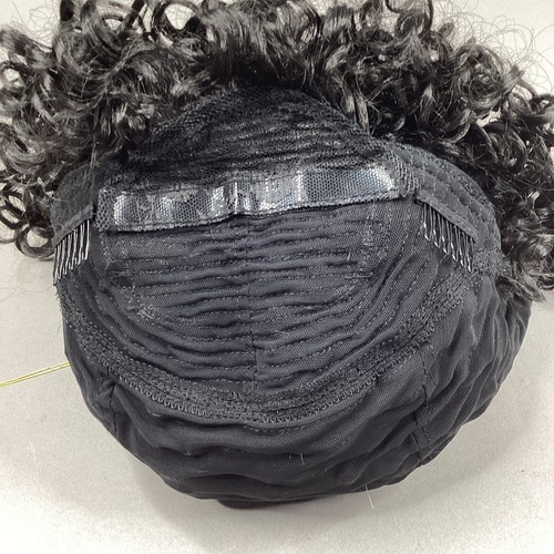 M1016 Bisa # 1B Off Black Curly Premium Synthetic Headband Perücke - Bild 6 von 9