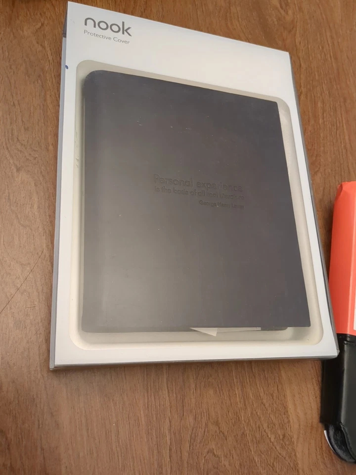 Barnes & Noble Nook Simple Touch 2GB, Wi-Fi, 6in eBook Reader Sealed. Bonus - Image 3 of 4