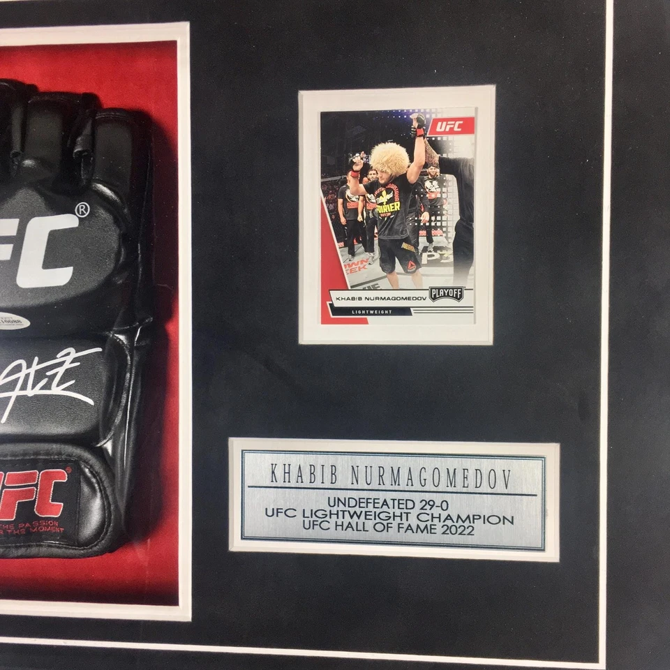 Guante autografiado firmado por UFC Khabib Nurmagomedov enmarcado Beckett BAS Foto 2 de 4