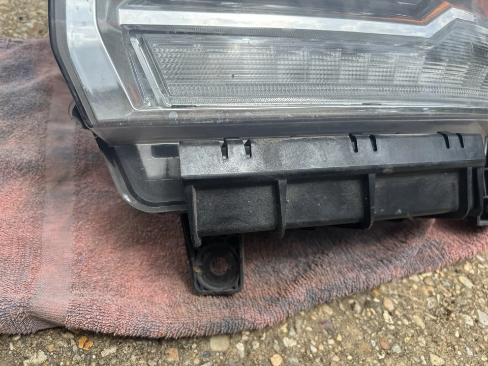 Faro izquierdo OEM 2014 2015 2016 2017-18 GMC Sierra 1500 2500 3500 LED DMG DESNUDO Foto 2 de 4