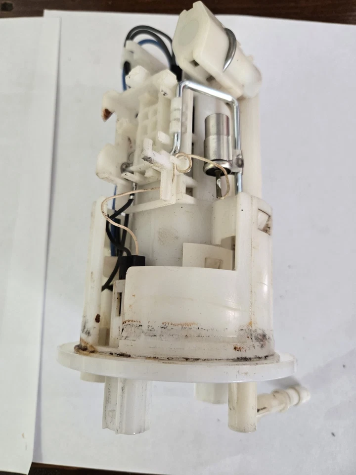 Yamaha YZF R6 2013 08-16 OEM BOMBA DE COMBUSTIBLE GASOLINA UNIDAD DE ENVÍO 4C8-13907-01-00 Foto 3 de 4