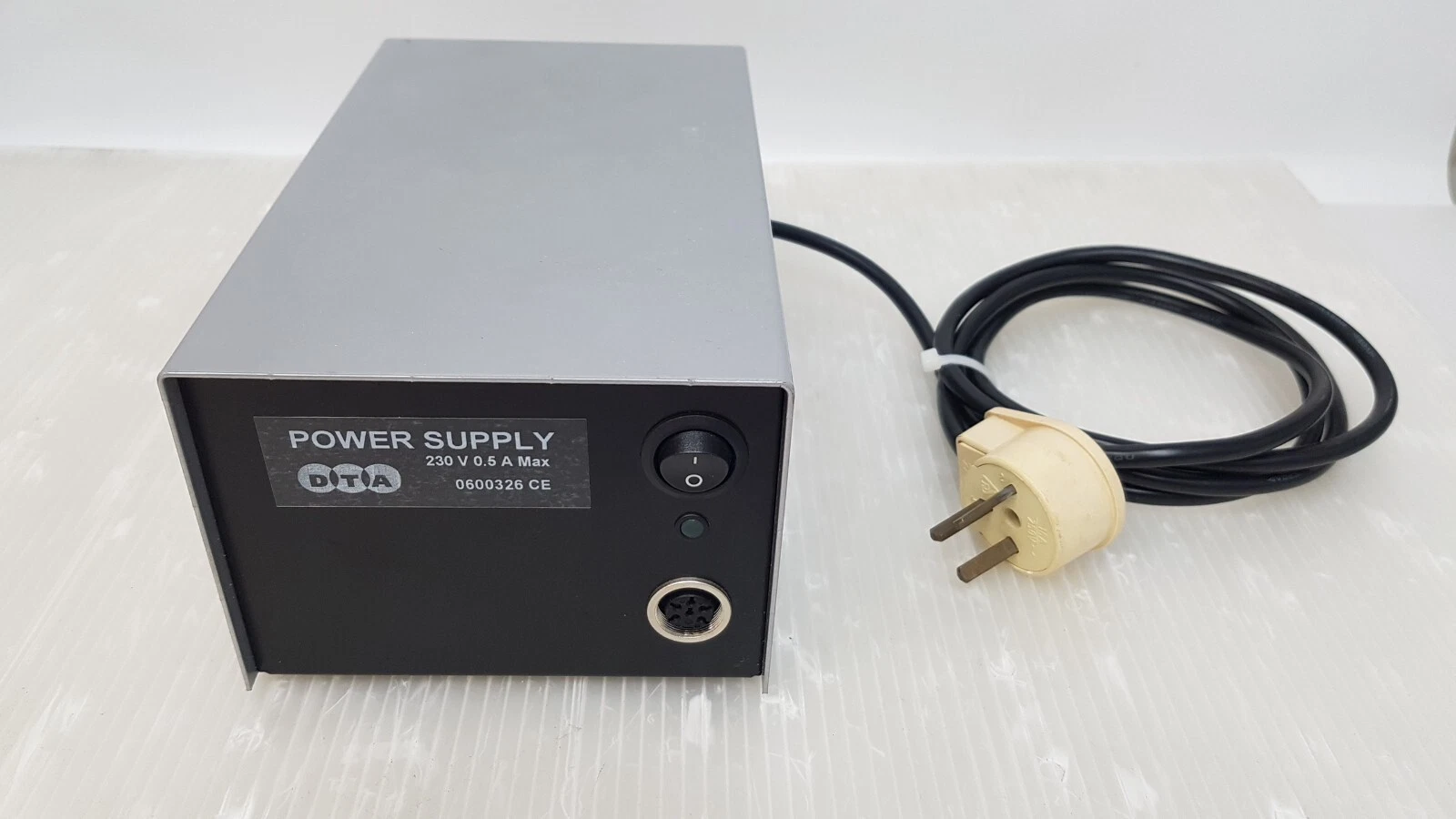 DTA power supply front: 230 V 0.5 A max, serial 0600326, switch and output socket