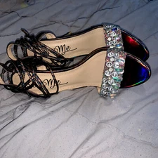 FASHION NOVA  Rhinestone Camelion beautiful heels size 9 Used Once Strap Tie Up