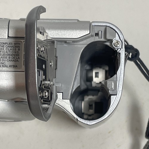 Canon Power Shot A520 Digital Camera Silver 4MP 4X Zoom parts only repair needed - Picture 7 of 19