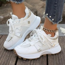 Sneakers Total White Avec Détails Or Et Semelle Haute Confortable 106