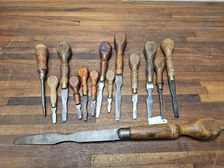 K653 Collection of antique wood handle screwdrivers & turnscrews Stanley Etc