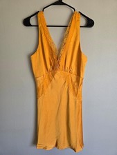 Mini Vestido Here Comes the Sun Nuevo con Etiquetas Mandarina Ivonne Borde de Encaje Cuello en V (L)