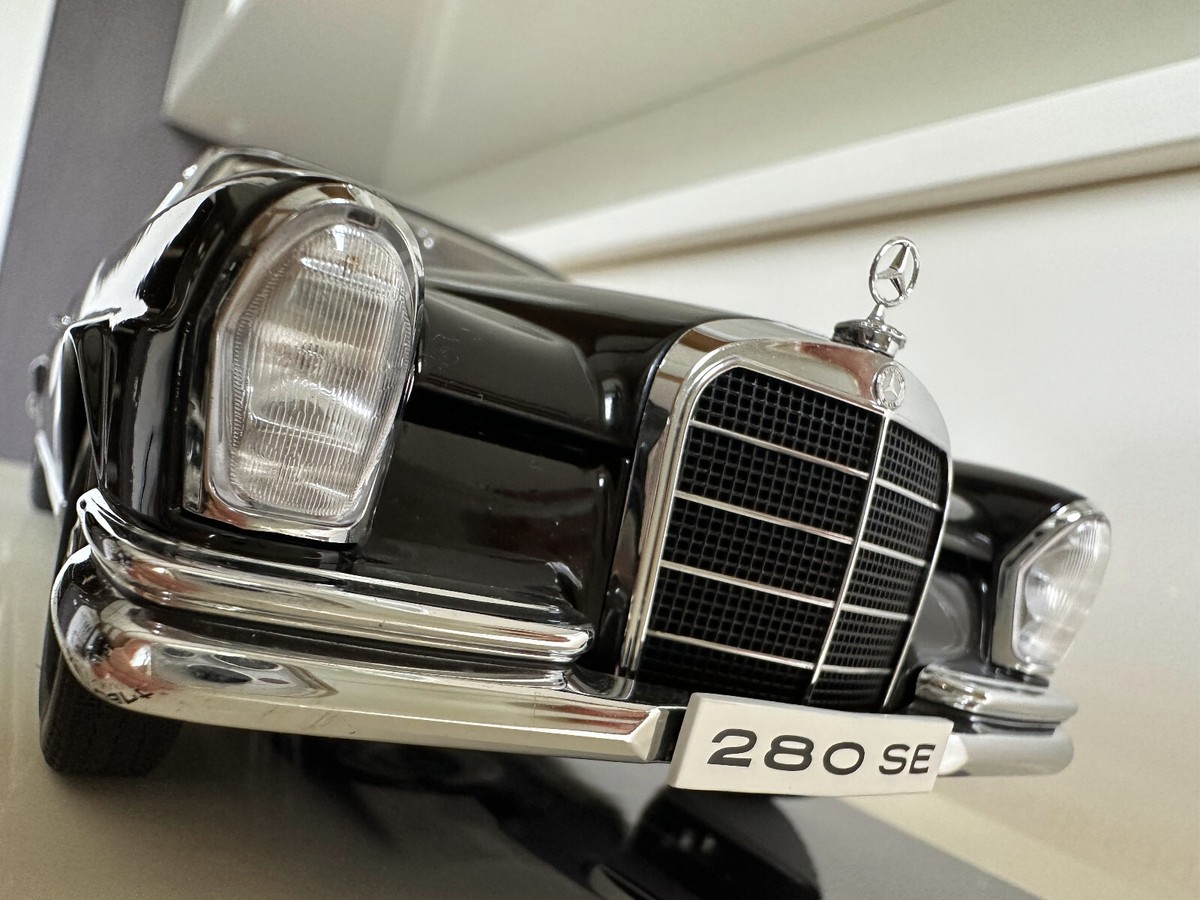 1/18 AUTOart Mercedes-Benz 280 SE Coupe (W111) (S-Klasse) (1967