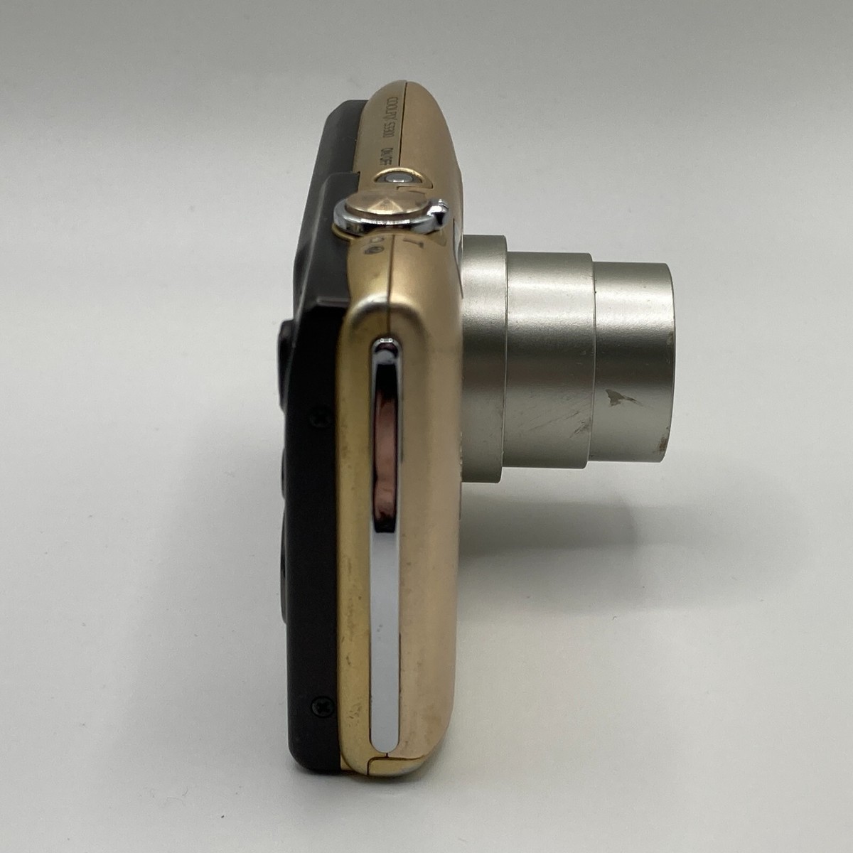 Nikon COOLPIX S3300 16 MP Digital Camera 6X Zoom gold from japan