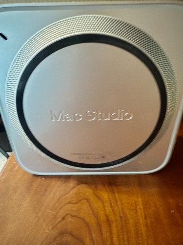 Apple Mac Studio 3.2GHz M1 Max 10 Core 64GB 2TB SSD 24 Core GPU - Picture 3 of 4