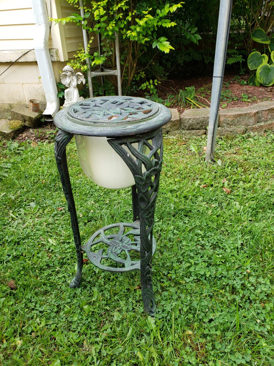 Casts iron plant stand w/glass insert 25