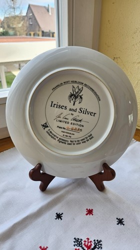 Irises and Silver Franklin Mint Porzelanteller , Neu mit Halterung - Bild 6 von 6