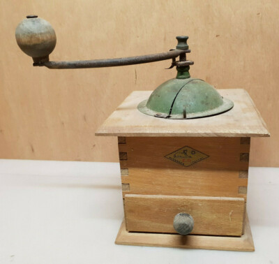 Old coffee grinder B No. 2 E.G Migennes (Yonne) made in France wood and metal 