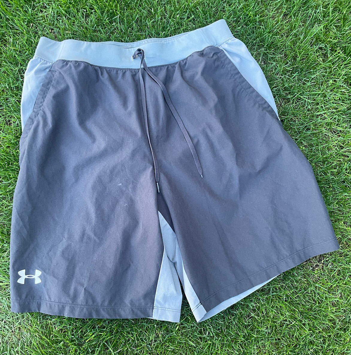 Men's Under Armour Shorts Size XL Grey Running