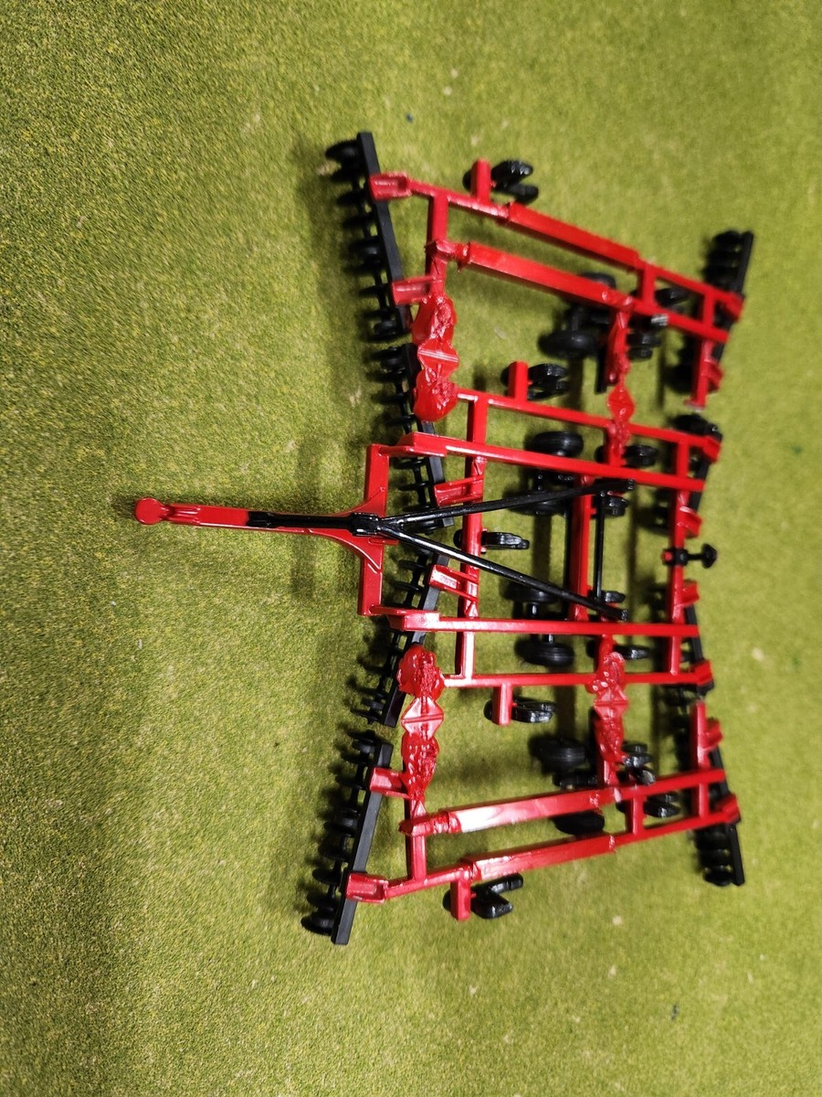 1/64 ERTL CASE IH CUSTOM 13 shank, FOLDING MRX690 DISK RIPPER