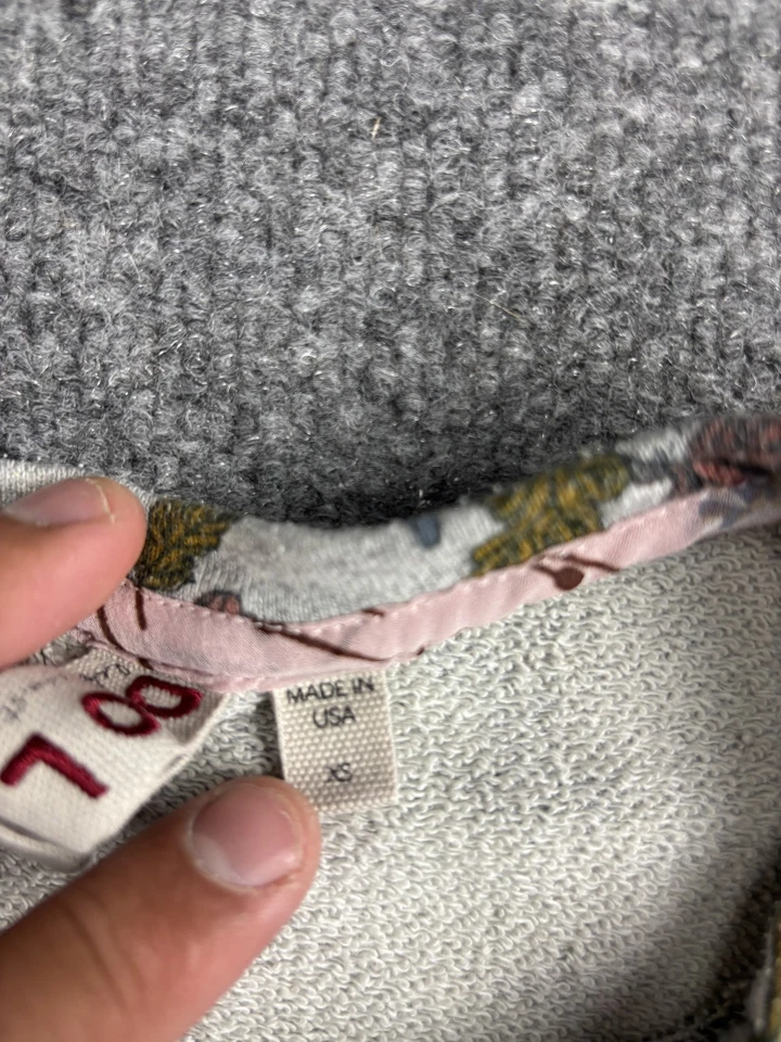 Suéter Dolan Mujer XS Gris Azul Rosa Floral Pullover Manga Rayas Hecho en EE. UU. Foto 3 de 4