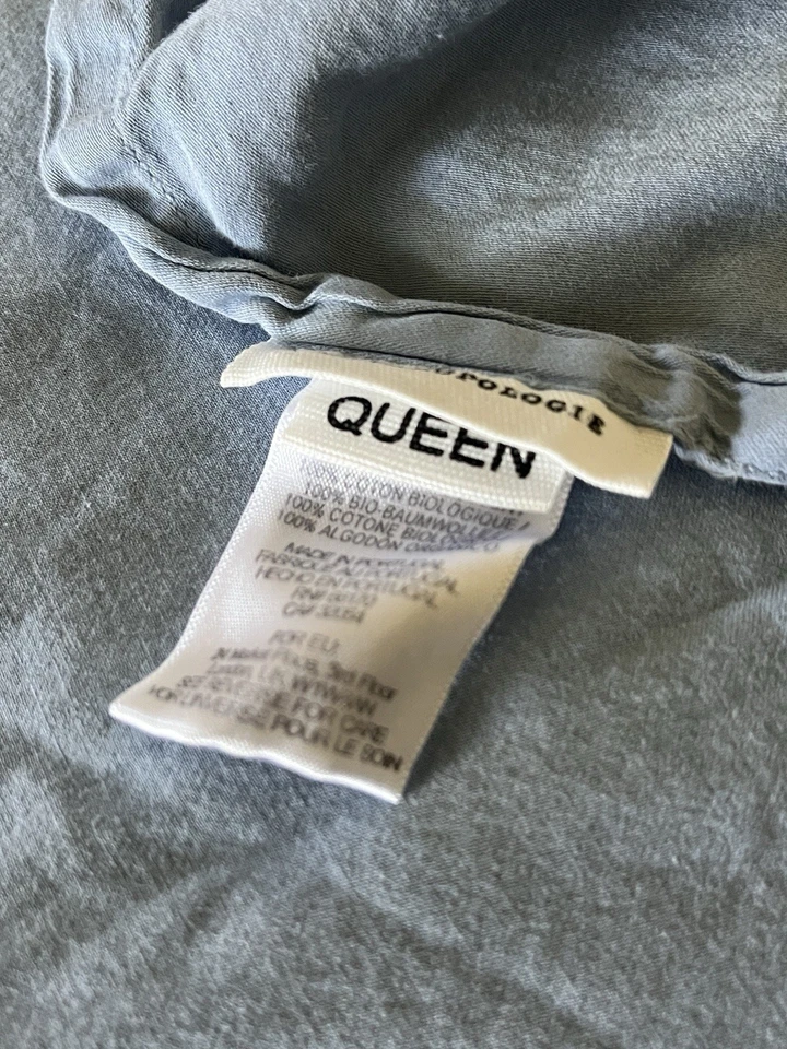 Sábana plana Queen con volantes de satén de spa de algodón orgánico Anthropologie azul EUC Foto 3 de 4