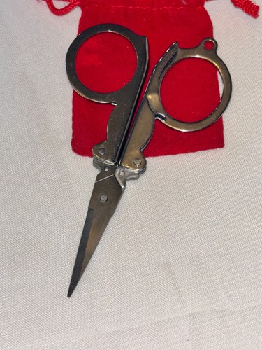 Mini Tijeras Plegables Vintage Bolsillo Miniatura Pequeño Corte Terciopelo Bolsa Metal - Imagen 1 de 5