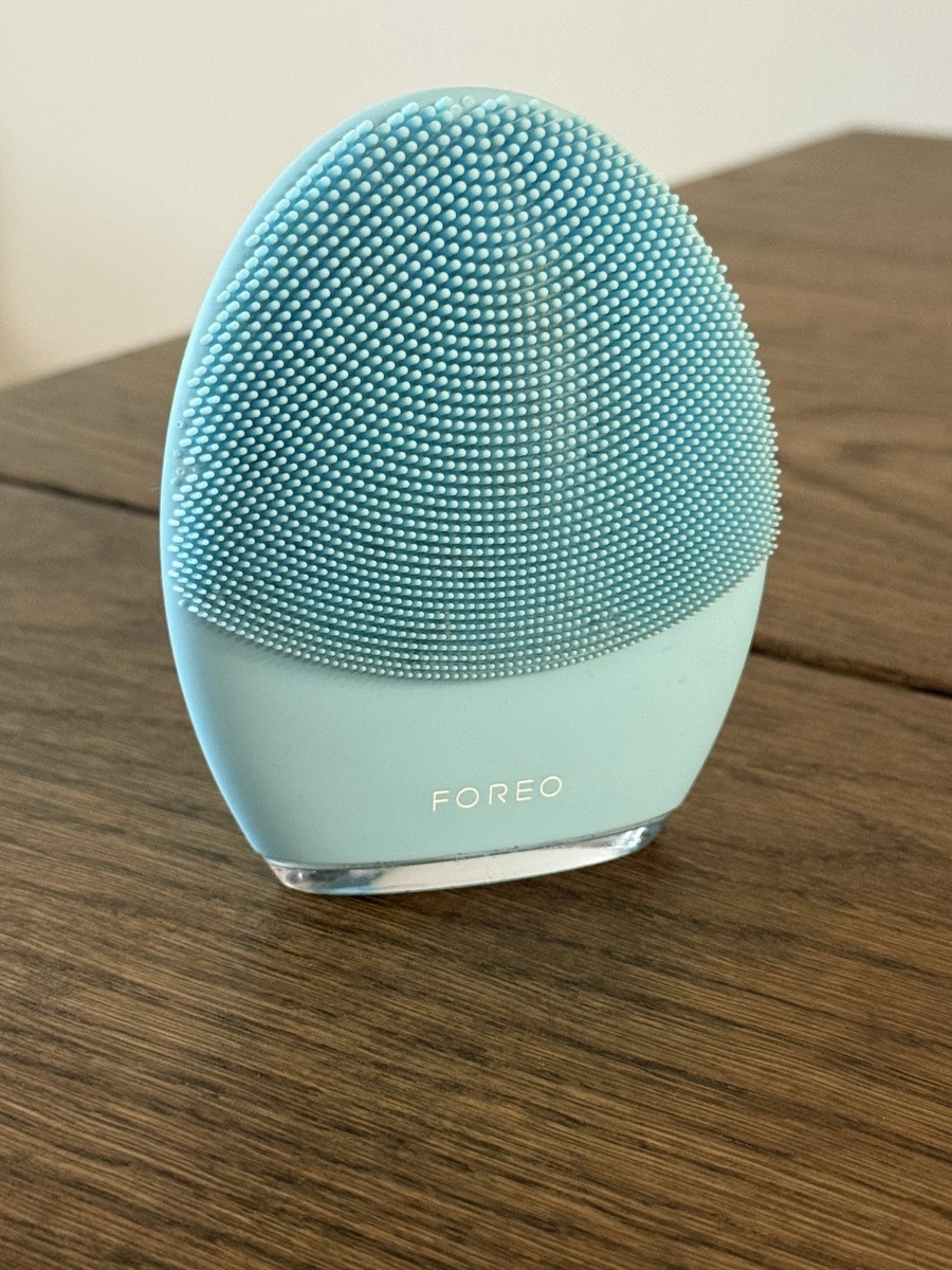 FOREO Luna 3 Facial Cleansing Device for Blue and Combination Skin 