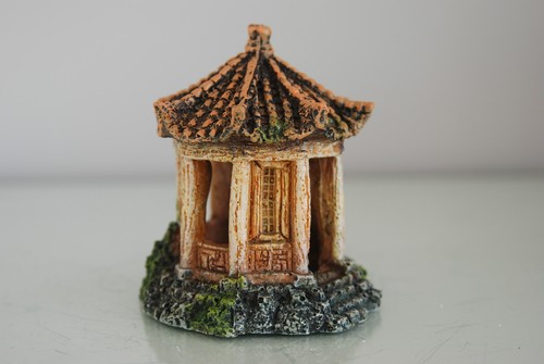 Aquarium Detailed Asian Temple 8 x 7 x 9 cms Rusty Suitable For All Aquariums - 第 1/5 張圖片
