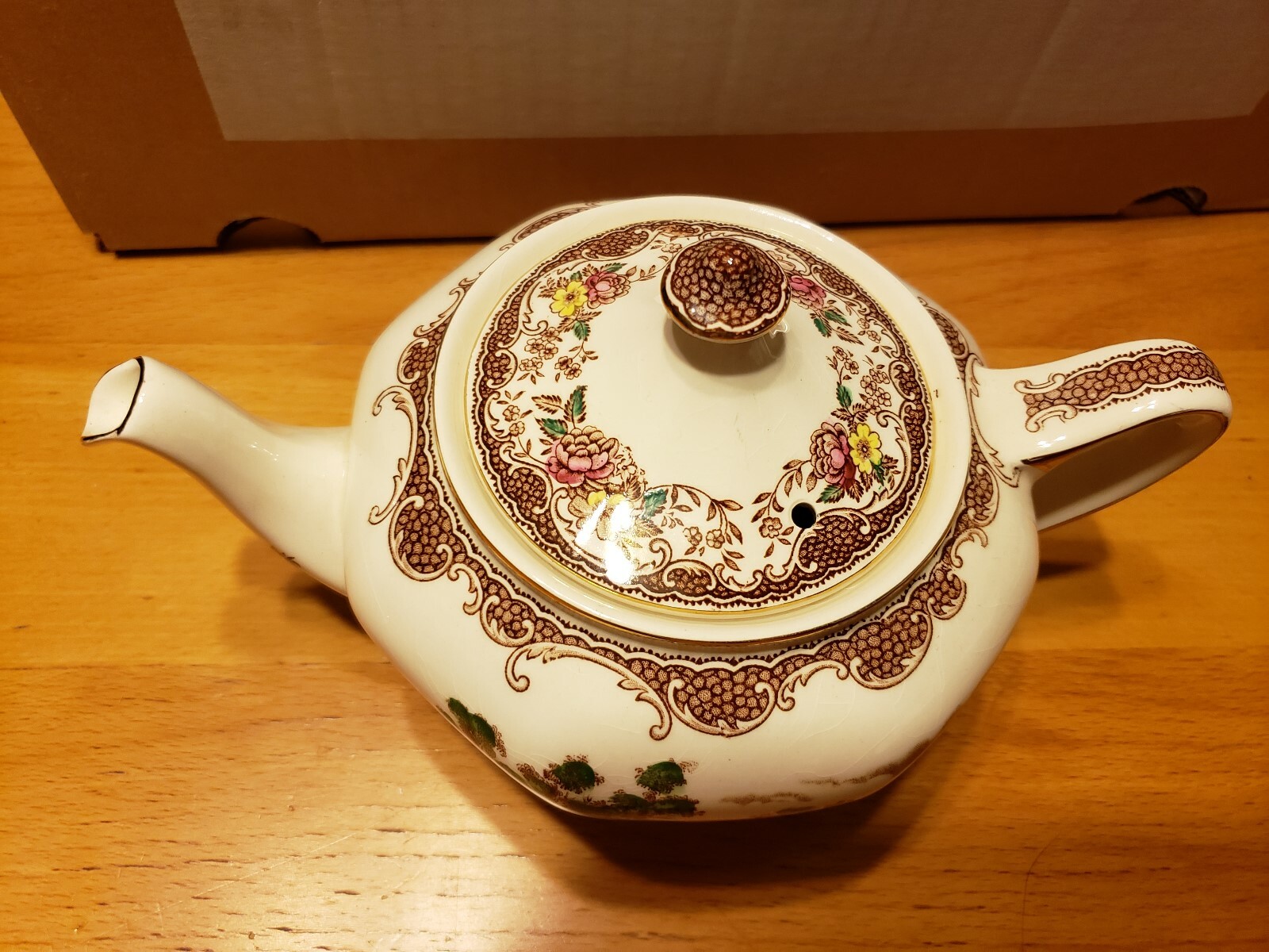 Royal Tudor ware Barker Bros. Olde England Teapot Multicolred Brown