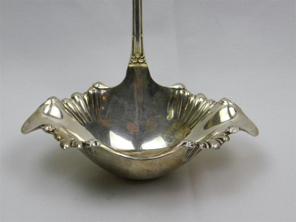 Antiguo cucharón de doble labio estriado de 15" ARUNDEL plateado 1899 Oneida Wm Rogers Foto 2 de 4