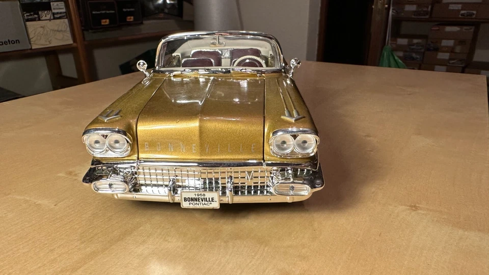 Pontiac Bonneville 1958 Road Signature 1:18 coche escala diecast - Imagen 2 de 4