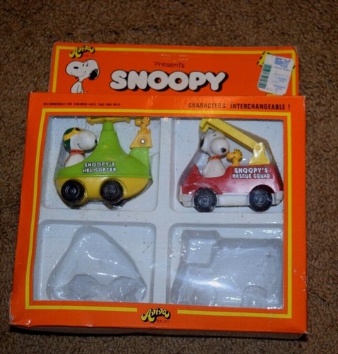 VINTAGE, COPPIA DI GIOCATTOLI SNOOPY PUSH n' PULL, ELICOTTERO e SQUADRA DI SALVATAGGIO, nuovi 1975 - Foto 5 di 7