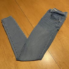 Levi  s Women  s 720 High Rise Super Skinny Jeans Light Wash Blue 5-Pocket 30