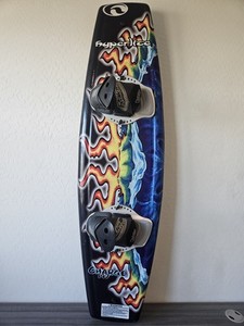 Hyperlite Charge 147 cm Wakeboard with Raider Boot XL Bindings Airshock Plate